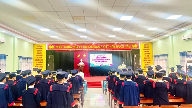 Lễ Bế Giảng Và Trao Bằng Tốt Nghiệp Tháng 11/2025