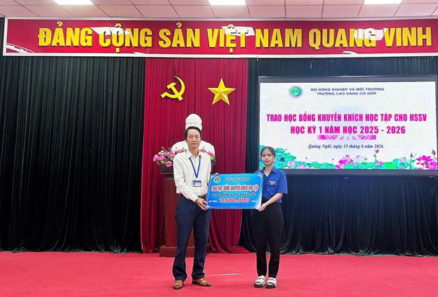 Trao học bổng khuyến khích học tập cho HS-SV năm 2026